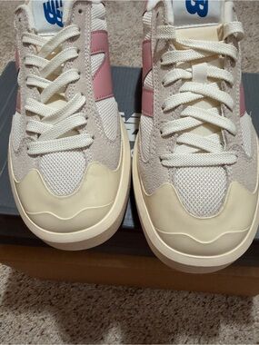New Balance Women’s Cream & Pink Retro Court Sneaker